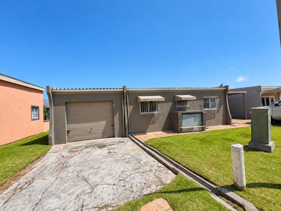 To Let 4 Bedroom Property for Rent in Harbour Island Western Cape